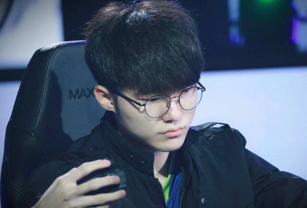 详解棒球规则中的“球衣颜色冲突”主场与客场装备的选择优先级